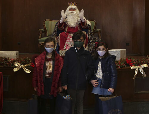 El Rey Melchor recibe con cita previa a cerca de 40 niños en la Gala de Reyes delAteneo Mercantil de Valencia