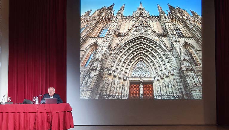 La Catedral gótica de Barcelona se construyó sobre el templo paleocristiano  y románico en el siglo XIII - Ateneo Mercantil de Valencia