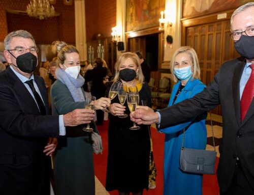 Iñaki Zaragüeta recibe el XXI Premio Periodístico en la Gala de Navidad del Ateneo Mercantil