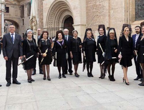 El Ateneo Mercantil participa en la procesión de la Virgen de los Desamparados tras dos años de ausencia por la pandemia